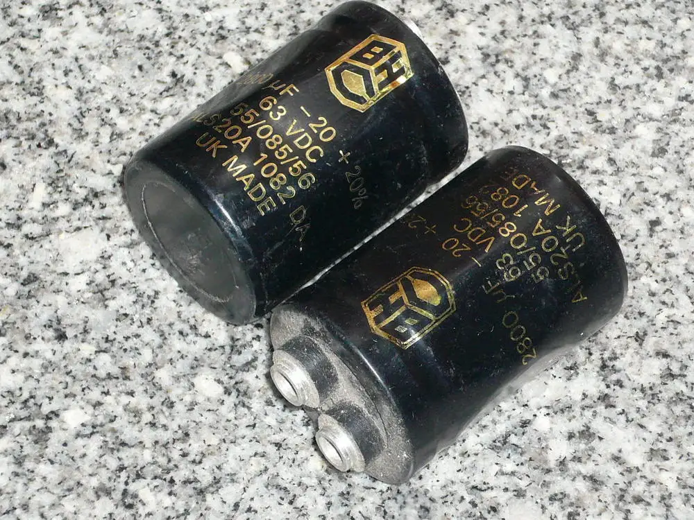 

[SA]English BHC electrolytic 2800UF / 63V diameter 3.5mc high 5mc--10pcs/lot
