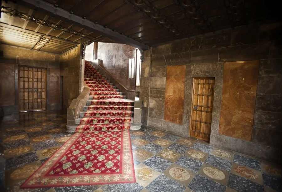 Laeacco Vintage Palace Carpet Stairs Scenic Photography Backdrops Vinyl Photo Backdrop Custom Backgrounds Props For Photo Studio Laeacco Vintage Palace Carpet Stairs Scenic Photography Backdrops Vinyl Photo Backdrop Custom Backgrounds Props For Photo Studio