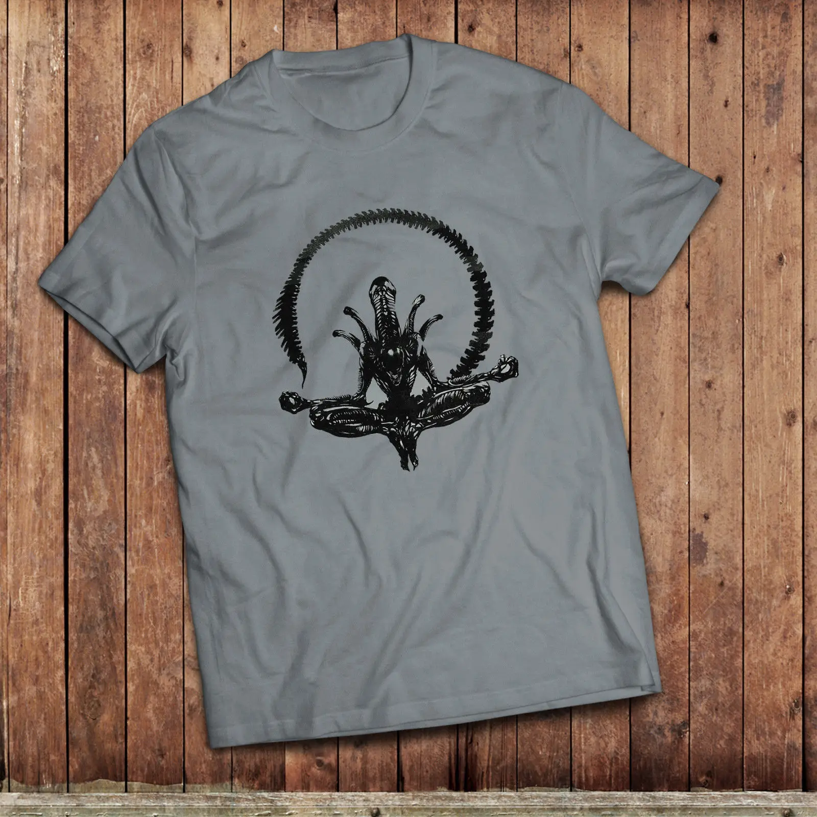 Футболка Alien yoga xenomorph tee вдохновленная классическим фильмом. | Мужская одежда