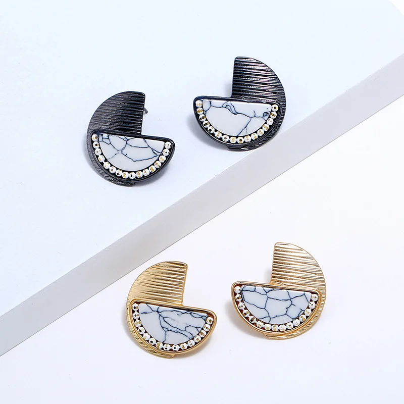 

8Seasons New Fashion Women Scalloped Stud Earring Party Club Elegant For Female Gifts Gold/Black Color Earrings Size 2.7*2.7cm