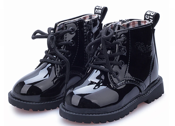 Новые ботинки для мальчиков и девочек детская резиновая обувь с металлическим украшением Детские ботильоны Водонепроницаемые кожаные кроссовки для девочек-подростков