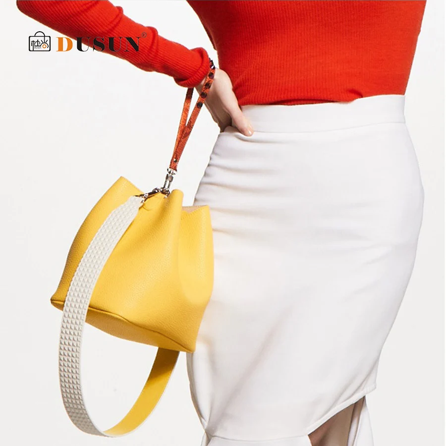 

Snake Wide Shoulder Strap Bucket Bag Rivet Luxury Handbags Women Bags Leather Panelled Design Crossbody Bag for Women sac a main