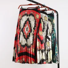 Новые летние женские плиссированные юбки европен геометрический узор эластичность высокий уличный стиль трапециевидной формы до середины икры макси юбка красный зеленый