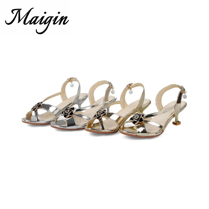 Maigin цвета: золотистый серебристый женские босоножки 2018 Bling Flowe обувь с пряжкой на