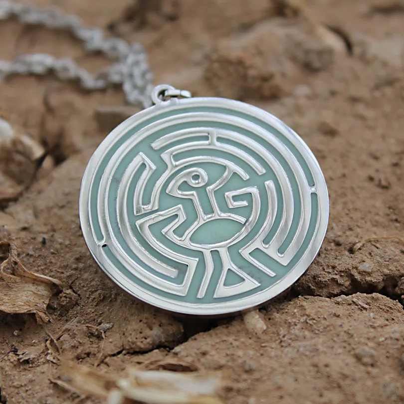 NEW glowing Westworld Maze Necklace& Pendant GLOW in the DARK night men women girls boys gift Sweater chain