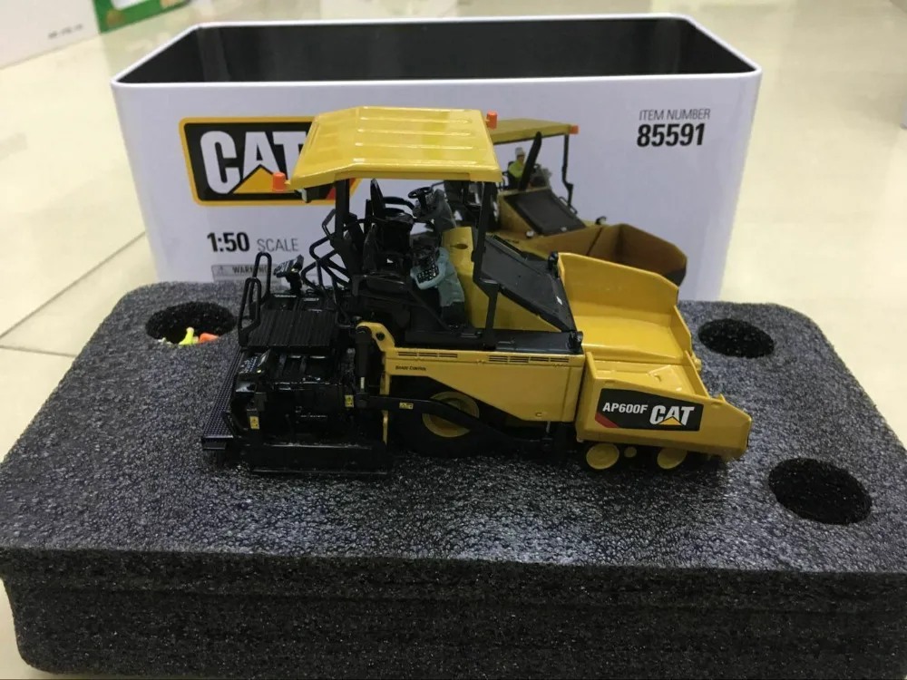 Асфальтоукладчик Caterpillar Cat AP600F 1:50 от бренд Diecast Masters DM85591 Новый в коробке|scale model