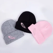 Популярная новинка, лидер продаж, 1 шт., шапки, вышивка пером, вязаная зимняя вязаная шапка, вязаная Лыжная шапочка, теплые женские шапки высокого качества