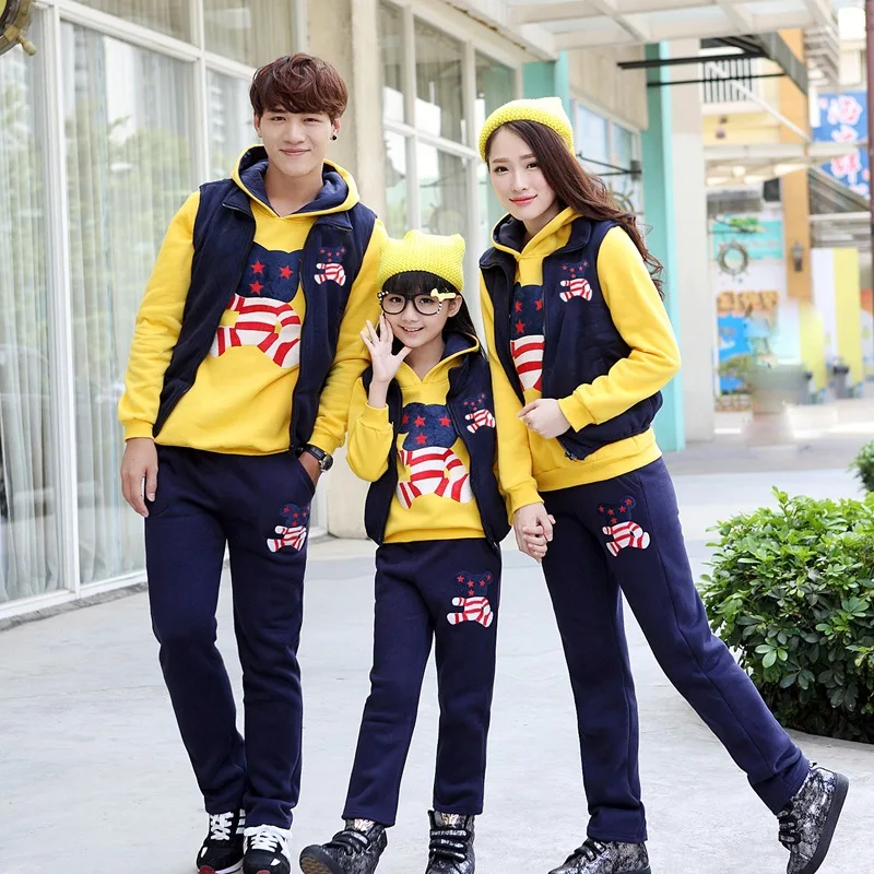 

Family Look Suits Mama Son Dad Printed and Patterned Cartoon Hoodies Family Matching Clothes Cute Bear Sets Causal Clothing