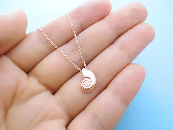 Nova pequena Concha shell pingente charme Colar de Concha Em Espiral Do Redemoinho Ariel Voz Caracol Do Mar Oceano Praia Náutico Colar de jóias