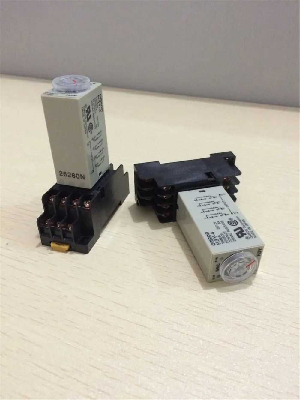 

5 Sets Mini Time Relay H3Y-4 14 Pin 5A 0-5/10/30/60s Power On Delay Timer + PYF14A Socket Base 12VDC 24VDC 110VAC 220VAC
