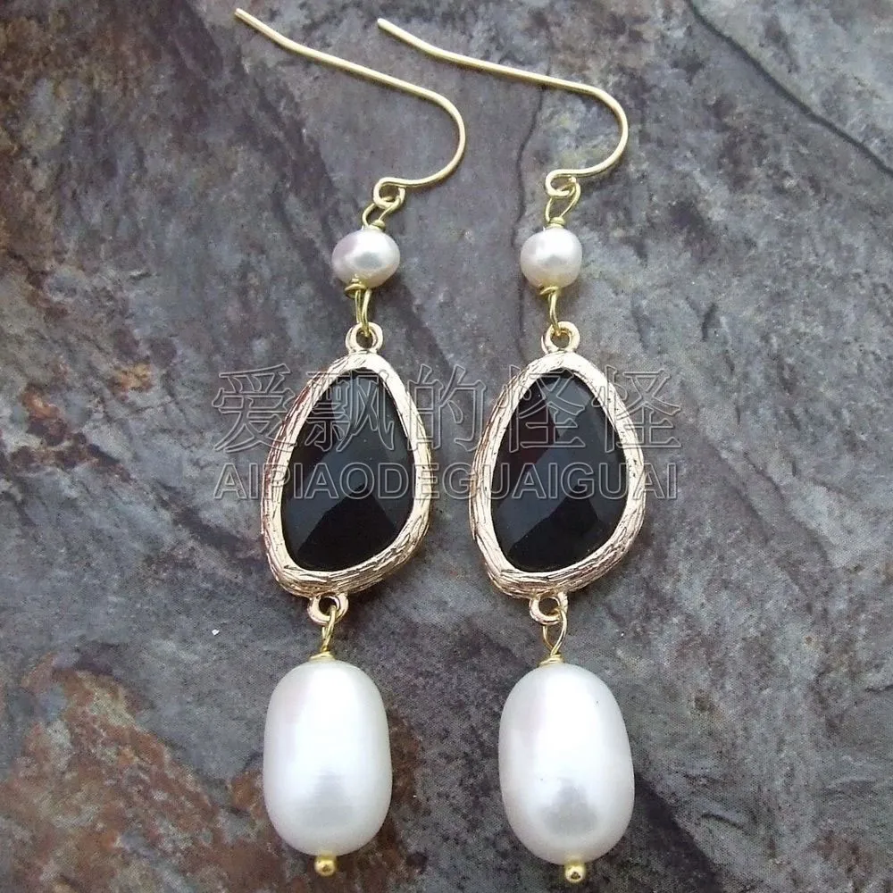 

E011815 White Rice Pearl Black Crystal Earrings