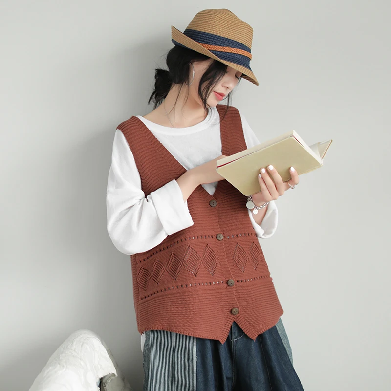 

Geometric hollow out quality V-neck sleeveless knitted vest sweater
