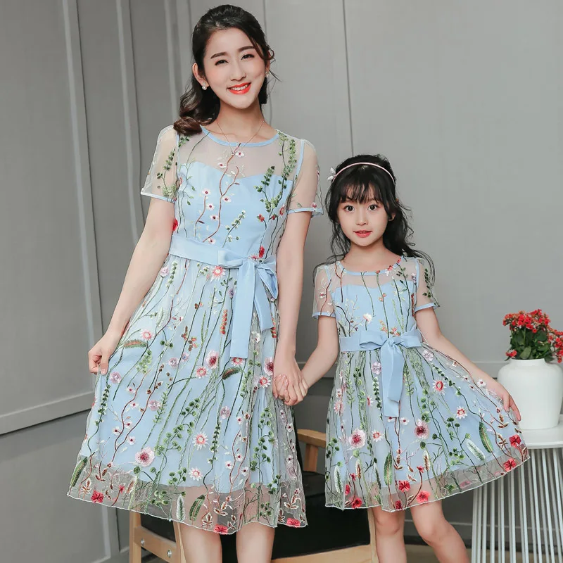 New Mom Girl Mother And Daughter Dresses Netting Embroidery Skirt Long Matching Mother Daughter Clothes Family Look Match Summer New Mom Girl Mother And Daughter Dresses Netting Embroidery Skirt Long Matching Mother Daughter Clothes Family Look Match Summer