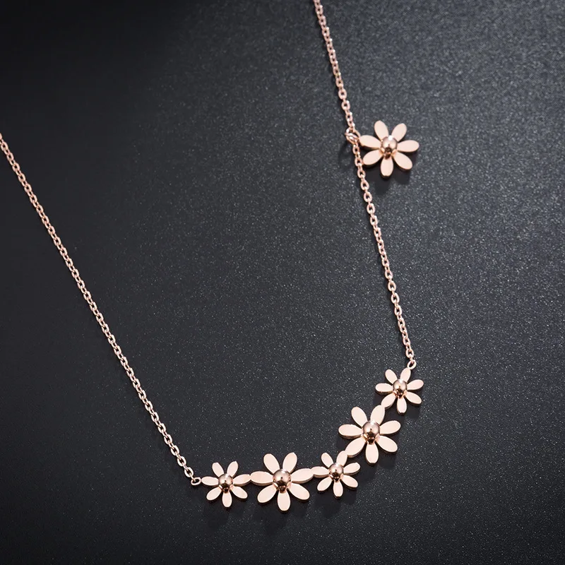 

AENINE Creative Fashion Daisy Necklace Titanium Steel Clavicle Chain Rose Gold Six Small Chrysanthemum Necklace For Women N18194