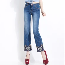 Сезон: весна–лето женские вышивка бисером тянущиеся; Длина до лодыжки расклешенные джинсовые брюки, женские джинсовые штаны с вышивкой