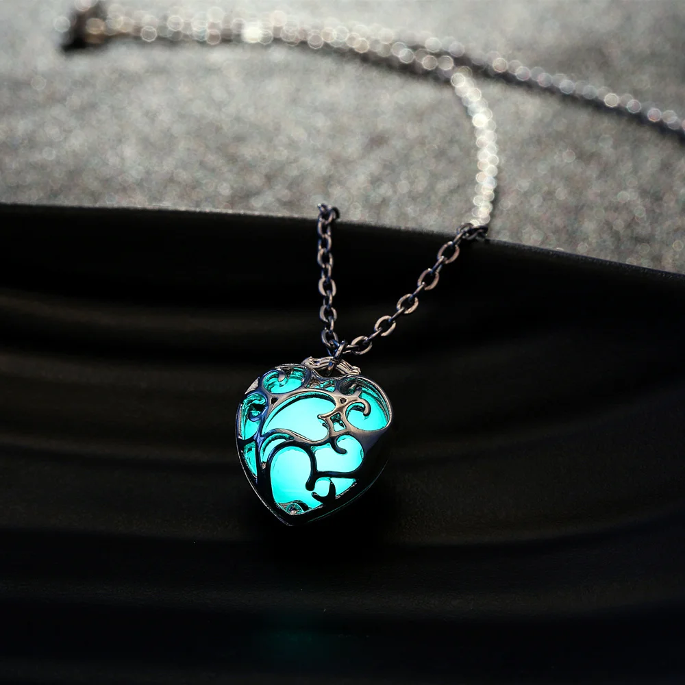 Медальон арт. Кулон с камнем. Красивые подвески. Серебряный кулон с лунным камнем. Необычные кулоны.