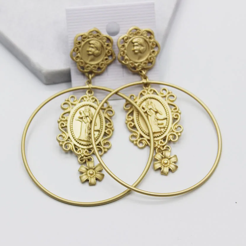 

New Baroque large circle hollow beauty head earrings catwalk models earrings 105