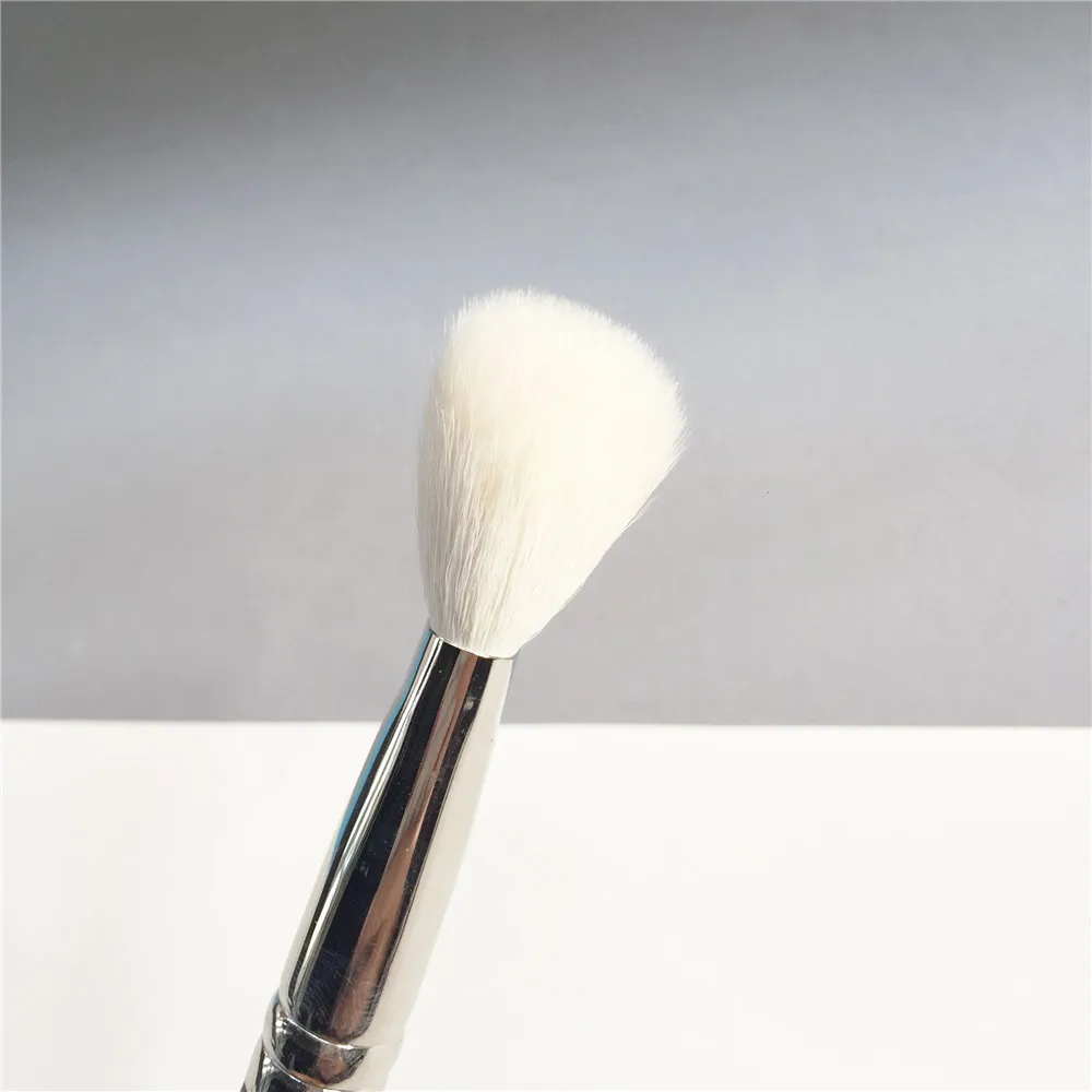 La Beaute 168 Angled Contur Brush _ 4