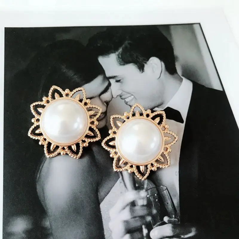 

Free Shipping Flower Alloy Round Pearl Sweet Clip Earring