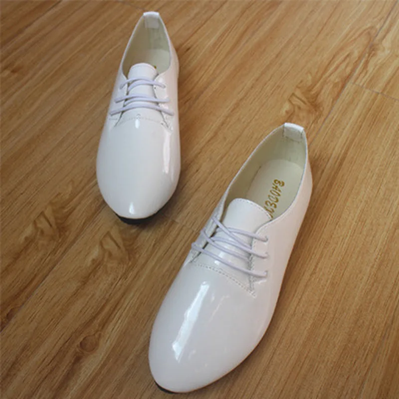 

2018 new patent leather female multi-color single shoes fashion with pointed white shoes flat women's shoes large size 35-42