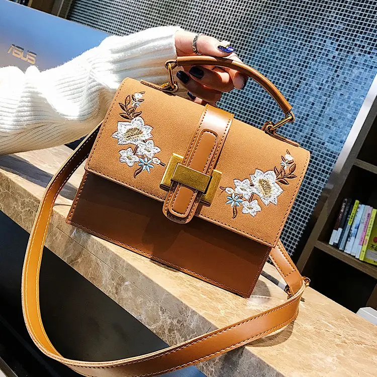 2017 New Style Korean Flower Embroidery Women Bag Rivet PU Leather