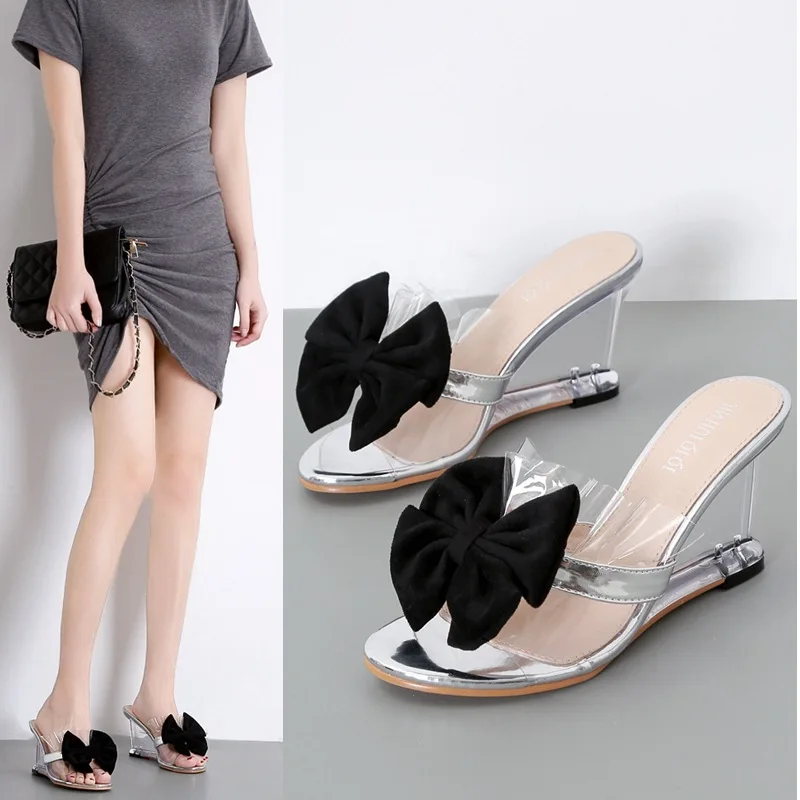 

Woman Shoes Luxury Flat Slippers Butterfly-knot Socofy Glitter Slides Shose Women On A Wedge Transparent Heel Designer Soft