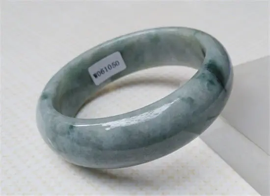 

NEW 100% NATURAL GREEN BEAUTIFUL JADEITE JADE BRACELET 57.7 MM a 5.19