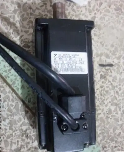 Servo motor SGMAH-04AAA61D Used one 90% appearance new 3 months warranty fastly shipping | Обустройство дома