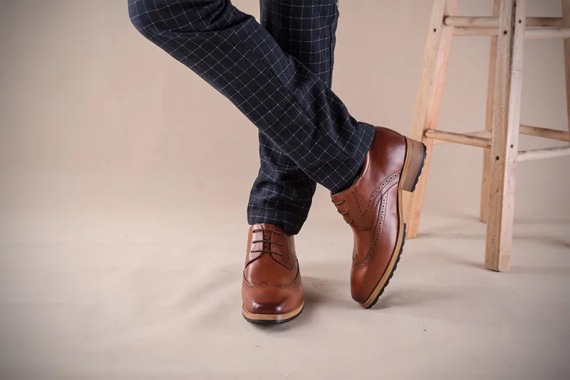 Новинка; мужские туфли-броги; кожаные туфли, визуально увеличивающие рост; 8 см; обувь в стиле Дерби для свадебной вечеринки
