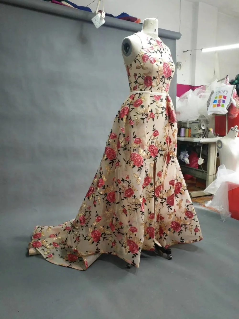 CloverBridal Высокое качество Бесплатная портной made 2018 Мода Платья для специальных торжеств Цветочный принт со съемными юбка-трапеция