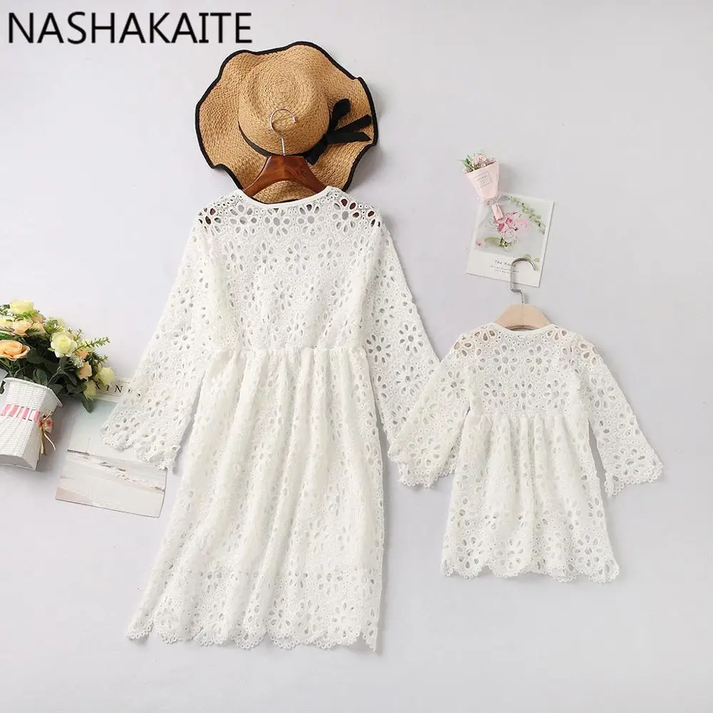 Платья для мамы и дочки NASHAKAITE Осеннее кружевное мини платье с рюшами рукавом три