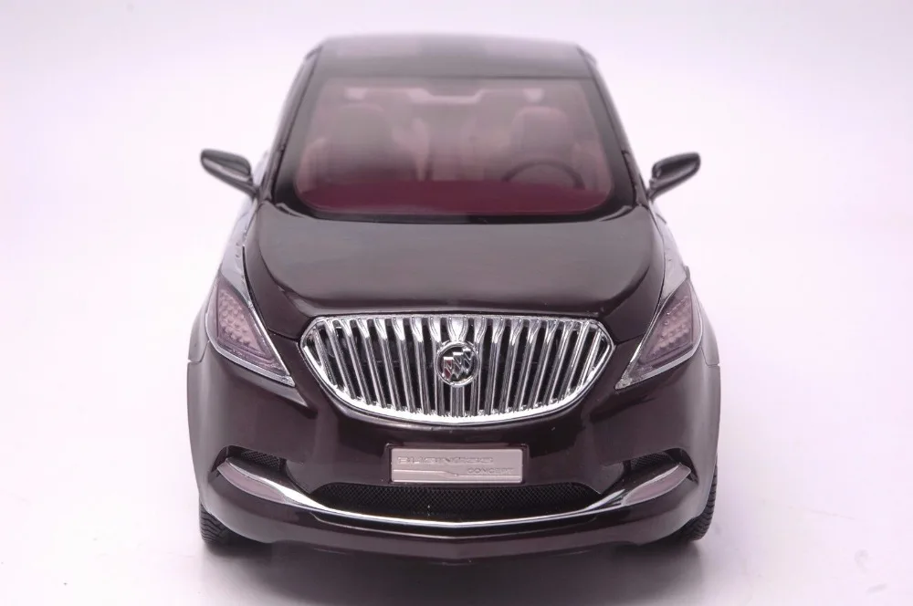 Buick GL8 Concept car model in scale 118 (2)