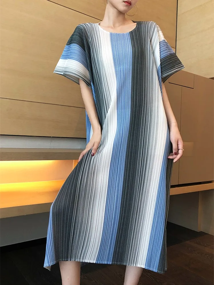 

Dress new summer female loose Miyake fold round neck striped retro Japanese dress free shipping