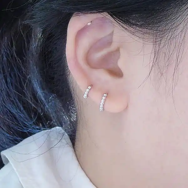 Новый творческий серебряные серьги с пряжкой s925 серебро дикий маленькие круглые сережку внутри Диаметр 6-8 мм ухо пряжкой