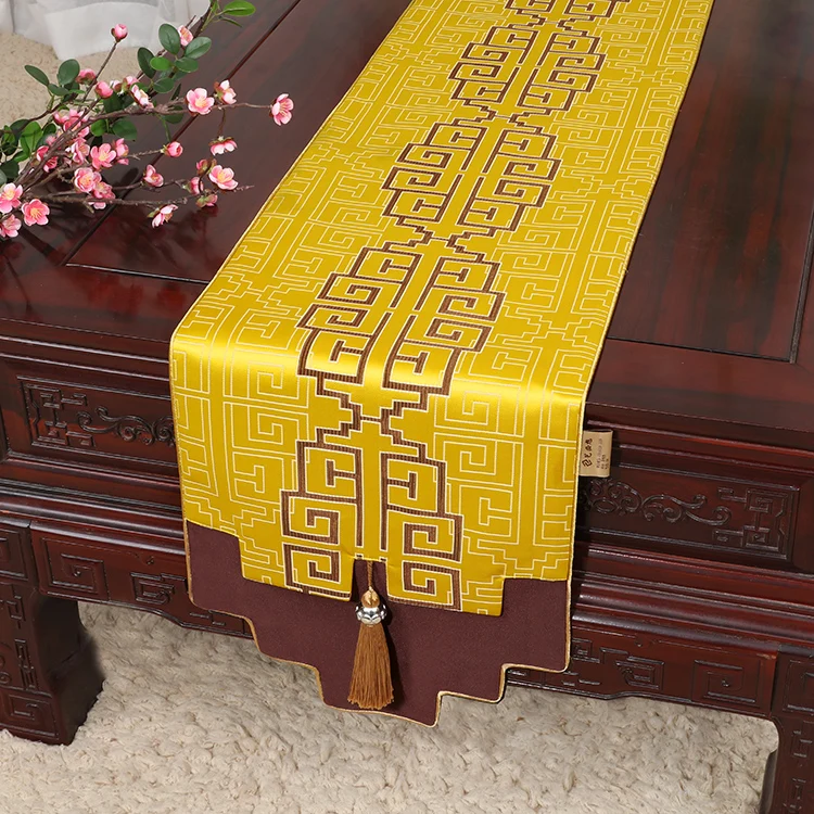 

Latest Thicken Luxury Chinese Silk Satin Table Runner Wedding Christmas Table Mat Decorative Damask Table Cloth Rectangular
