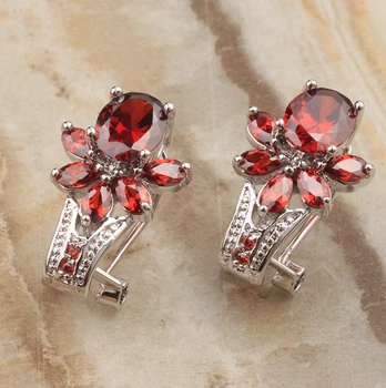 

Very Popular Red Garnet Silver Plated Argent Party Studs Earring S0832