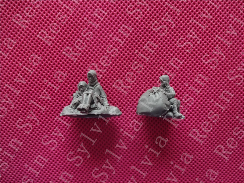 Resin toys S 3544 Russian refugee children 1941 45 Free shipping