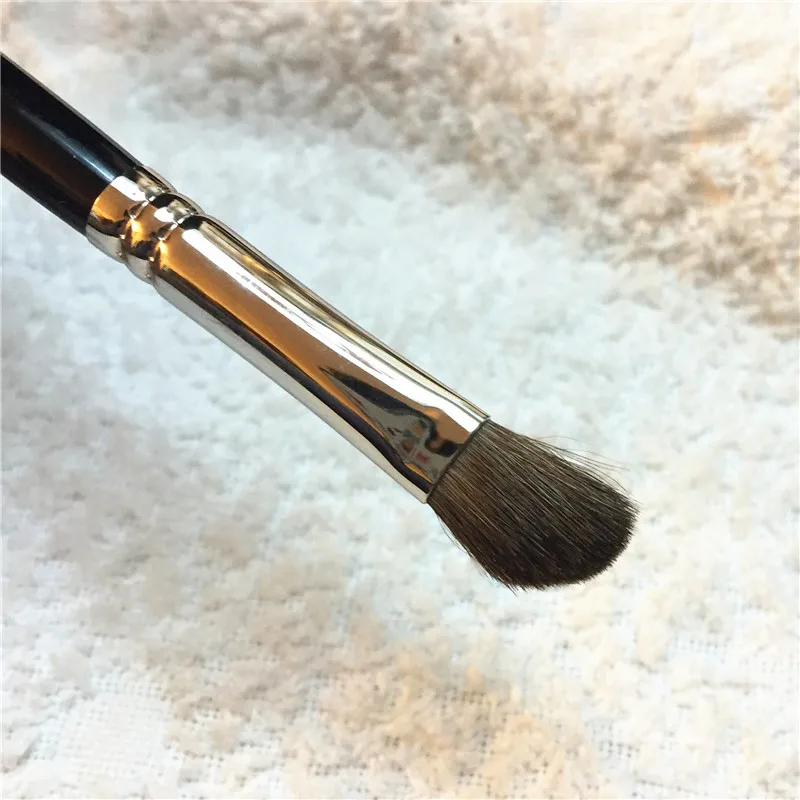 Hakuhodo J239 Angled Eyeshadow Brush _ 2