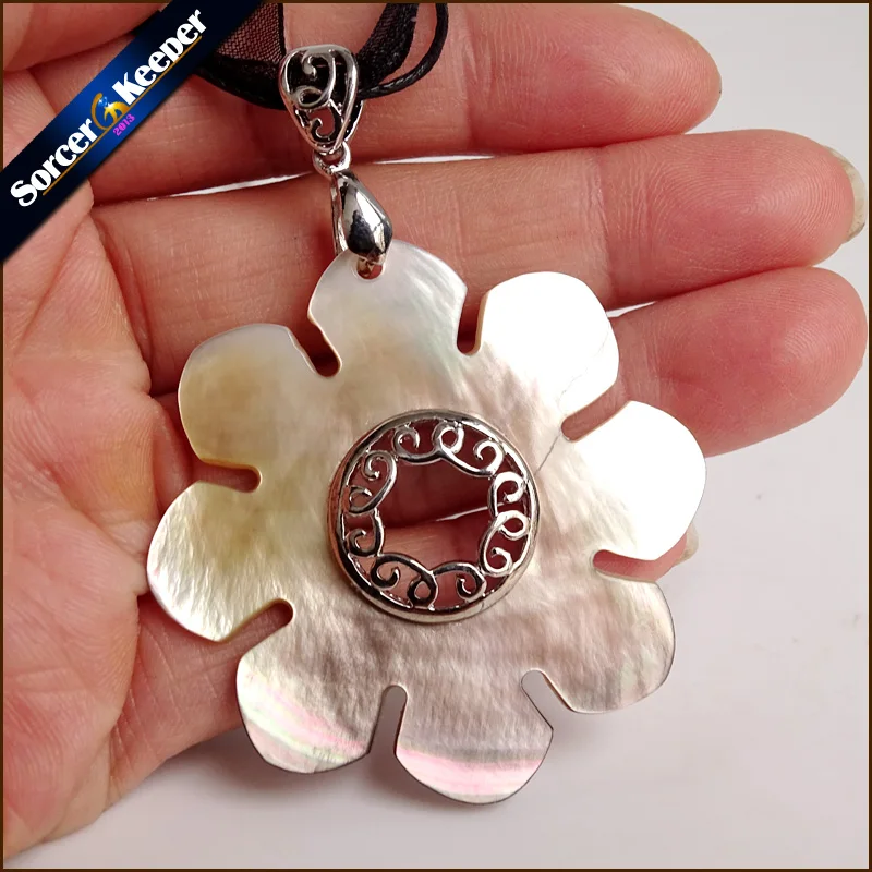 

Vintage Natural Mother of Pearl Shell Pendant Antique Silver Plated Abalone Shell Pendants Charms Jewelry Making BS310