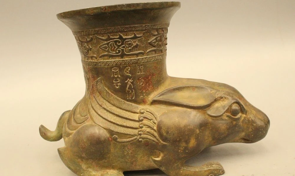 

7" Ancient Chinese Dynasty Palace Old Bronze Fly Rabbit Beast Flower Bottle Vase