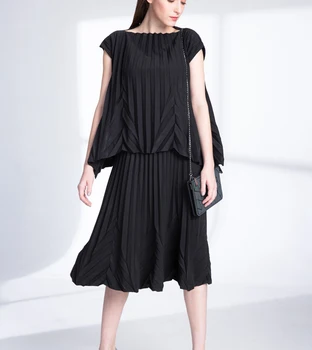 

FREE SHIPPING Miyake fold fashion led word sleeveless slash neck T-shirts + SOLID two-piece skirts BLACK SUIT IN STOCK
