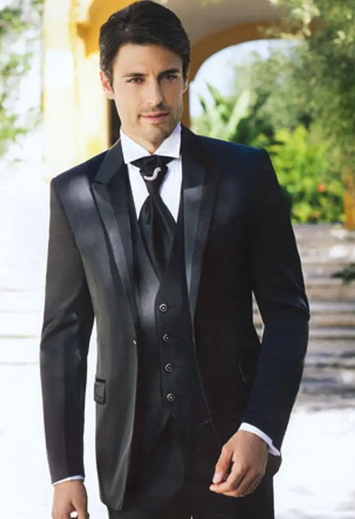 New Custom Made Groom Tuxedos Peak Lapel One button 