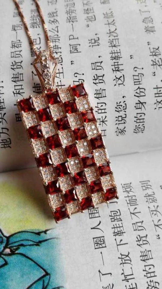  Naturel rouge grenat gem pendentif pierre précieuse naturelle élégant rétro carré pendentif collier