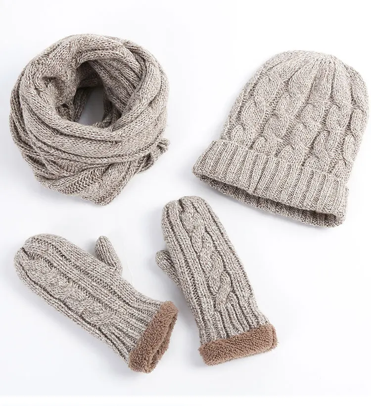 вязаные шапка шарф и варежки. шапки варежки перчатки. шапка и варежки. шарф с перчатками. комплект шапка шарф перчатки.