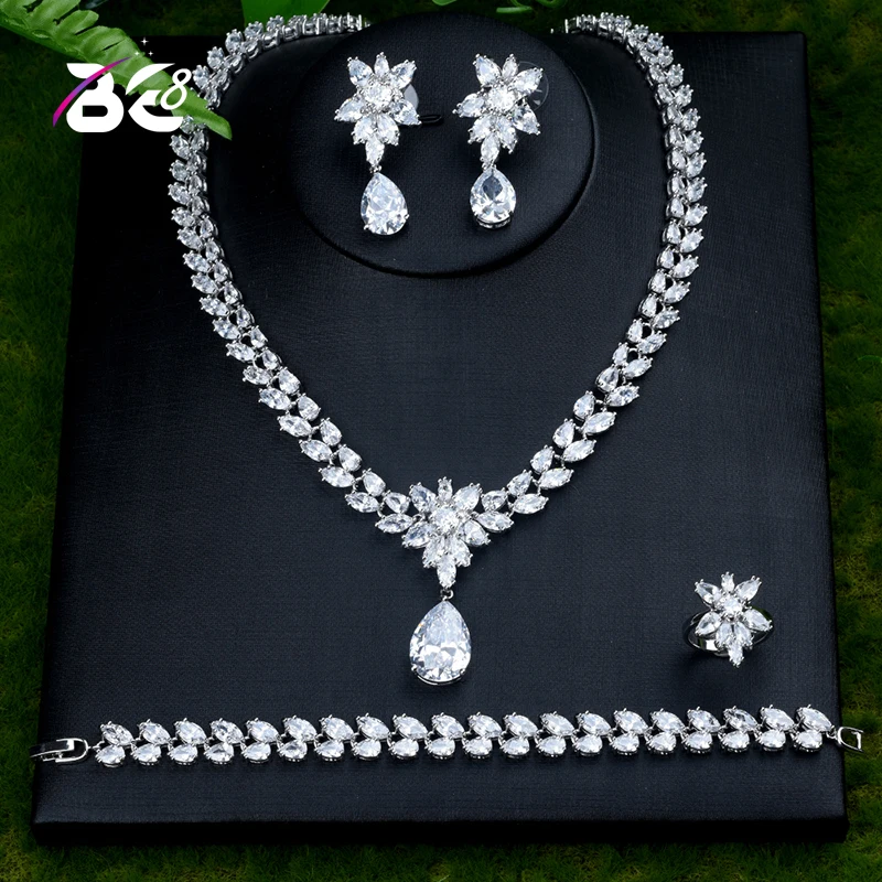

Комплект из колье и серёг, с фианитом, 4 шт.