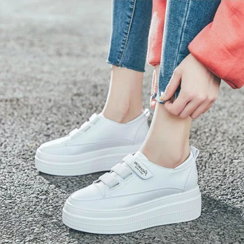 

Sporty white shoes Women's trend white shoes Comfortable Breathable Fashion design thick-bottomed round Women's shoes M3-05