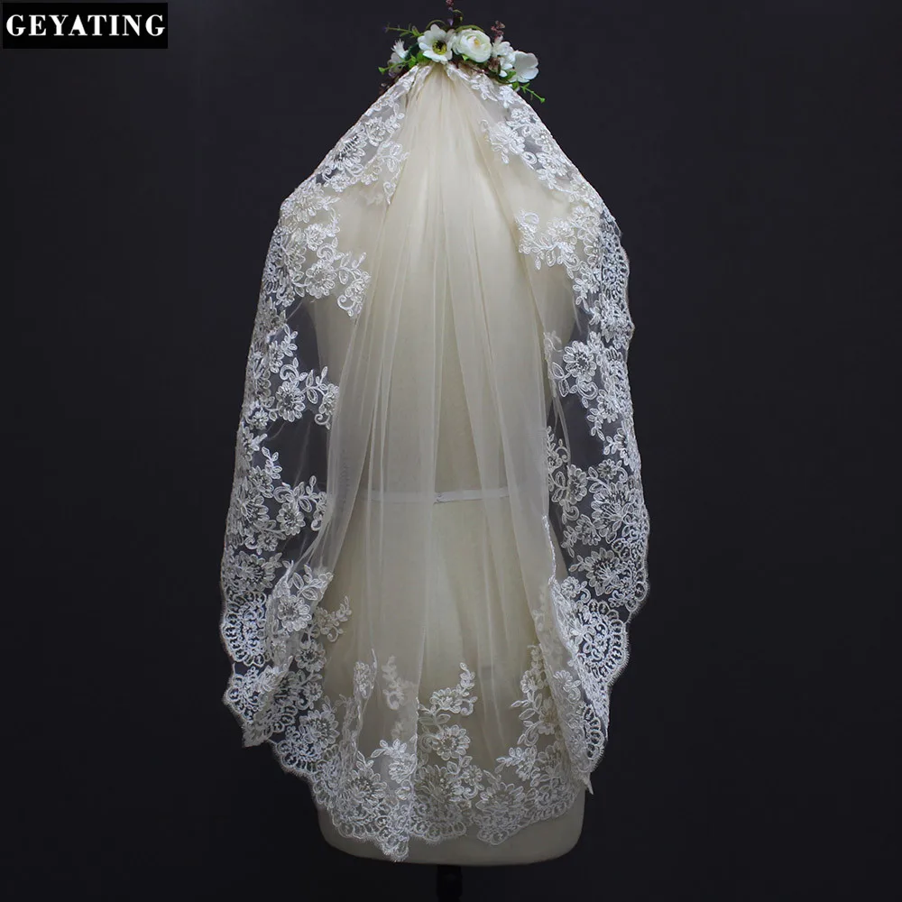 2017 Real Fotos Nuevo Una capa de Un Metro Champán Borde de Encaje Corto Vestido de Novia CON EL Peine Hermoso Velo De Novia