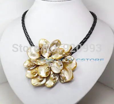 

Wholesale Free P&P*** yellow mother of pearl shell flower handmade pendant necklace 18" fashion jewelr