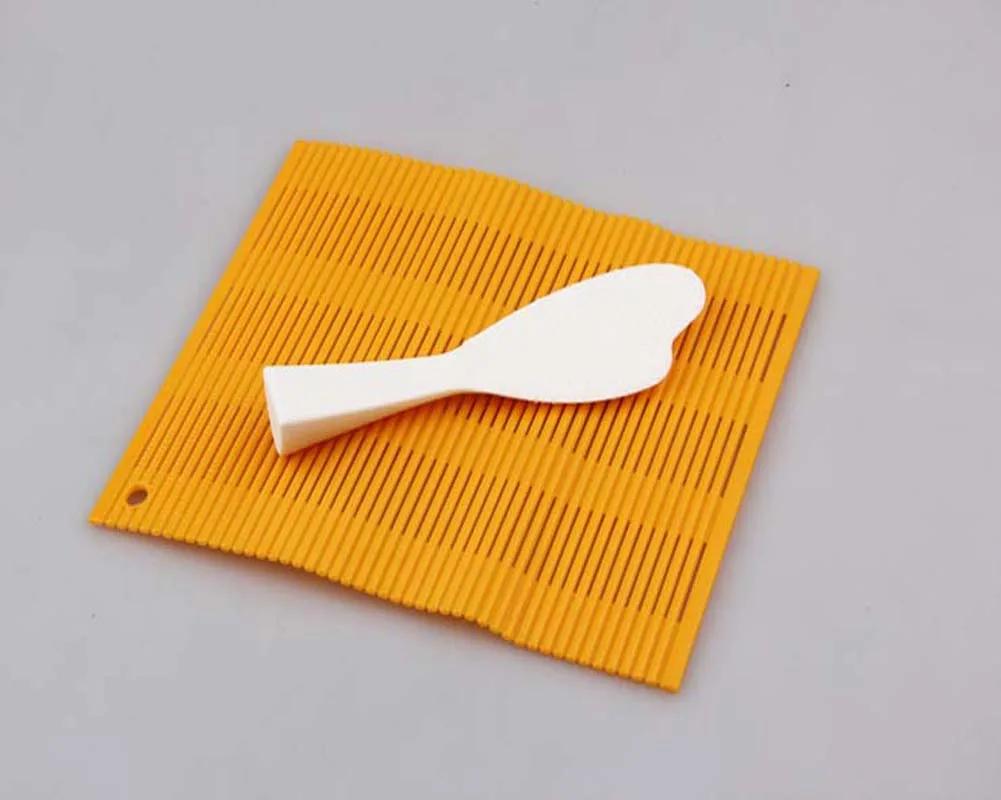 

New Arrival DIY Sushi Rolling Roller Mat Maker with A Rice Paddle Plastic Material FG