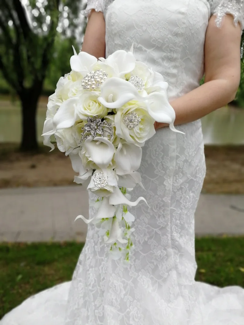 New Waterfall Ivory Cascading Flowers Calla Bridal Bouquets Artificial Pearls Crystal Wedding Bouquets Bouquet De Mariage Rose